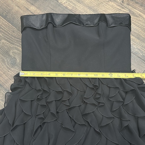 White House Black Market Ruffle Strapless Dress Size 8 - Picture 2 of 7